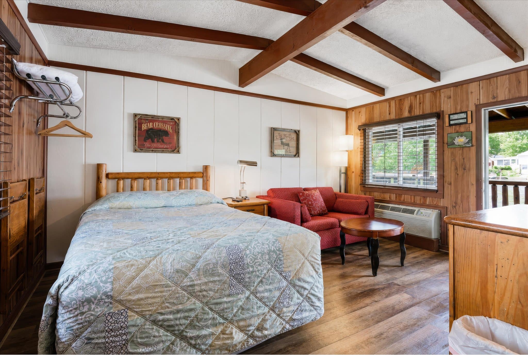 The Premium Queen at Olde Mill Inn of Clarkston